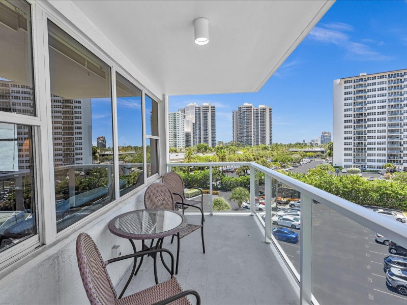 Condo for sale at Coral Ridge Towers East 516