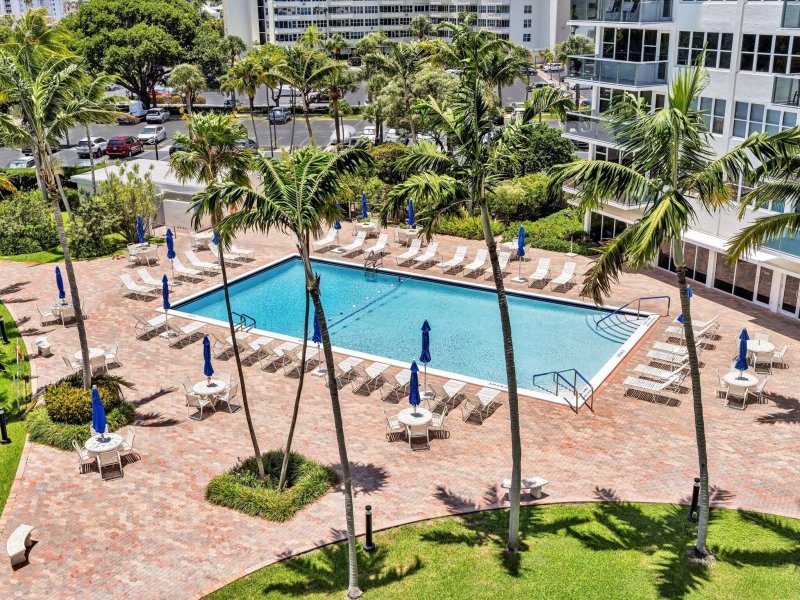 Condo for sale at Coral Ridge Towers East 516