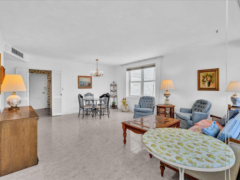 Condo for sale at Coral Ridge Towers East 516