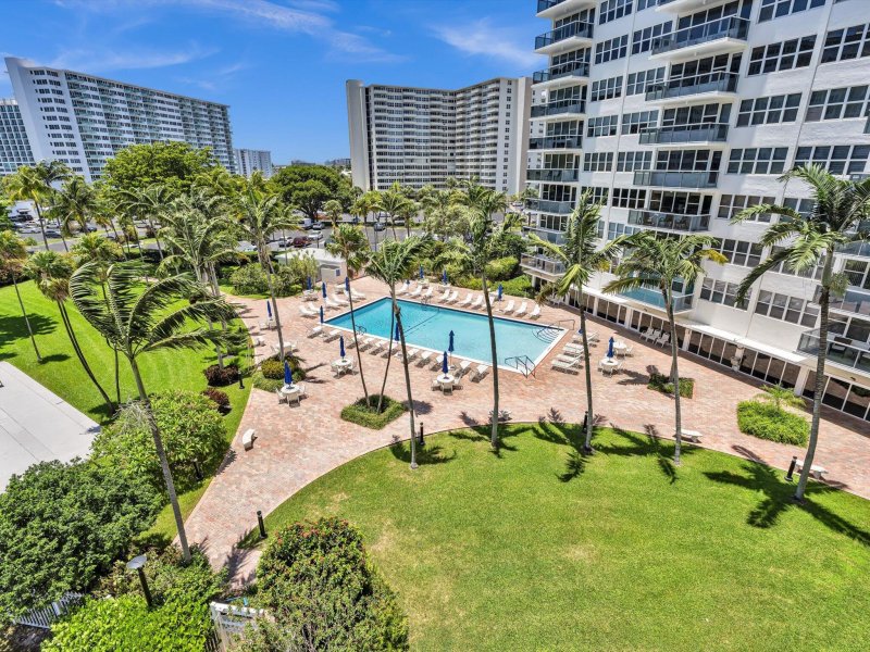 Condo for sale at Coral Ridge Towers East 516