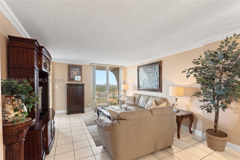 Condo for sale at Allington Towers 18B