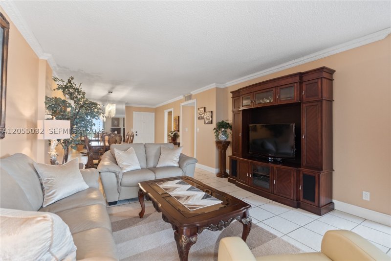 Condo for sale at Allington Towers 18B