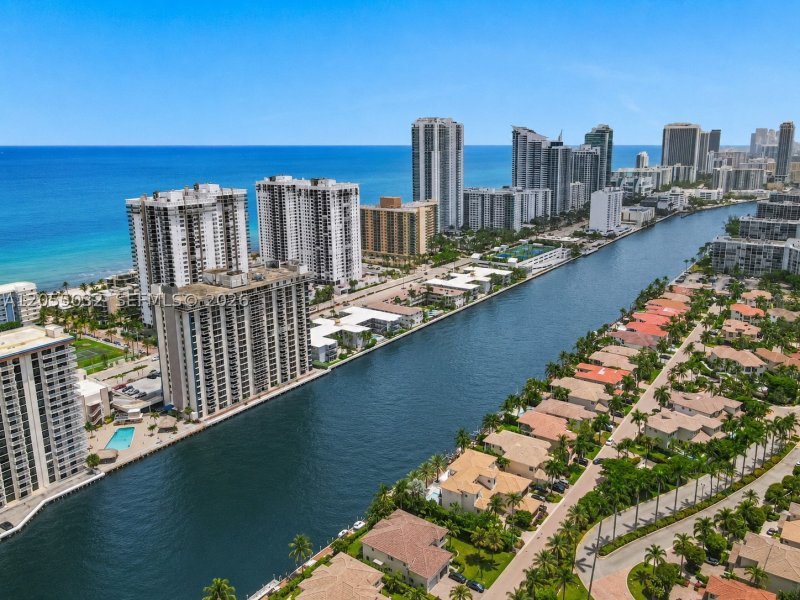 Condo for sale at Allington Towers 18B