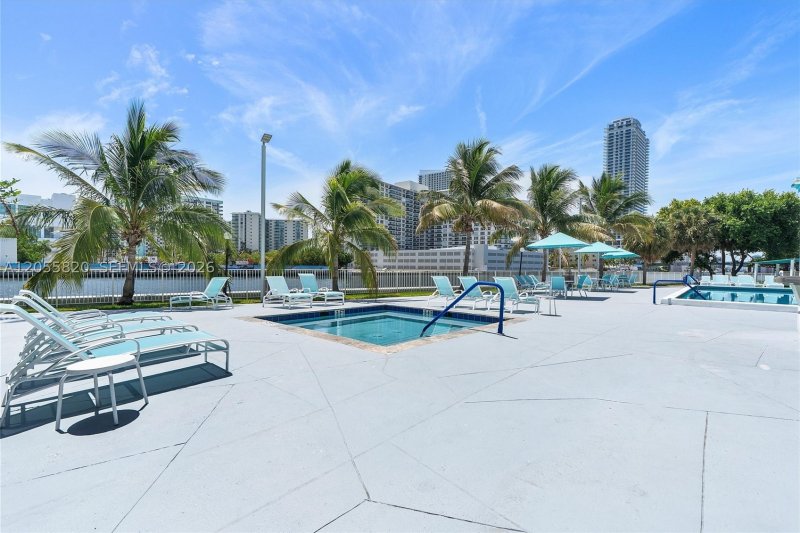 Condo for sale at 200 Leslie 631