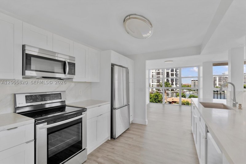 Condo for sale at 200 Leslie 631