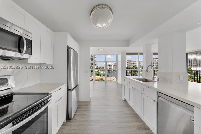 Condo for sale at 200 Leslie 631