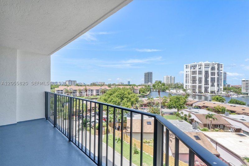 Condo for sale at 200 Leslie 631