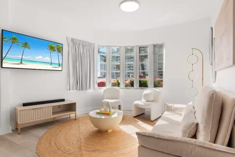 Condo for sale at Barbizon Beach Club