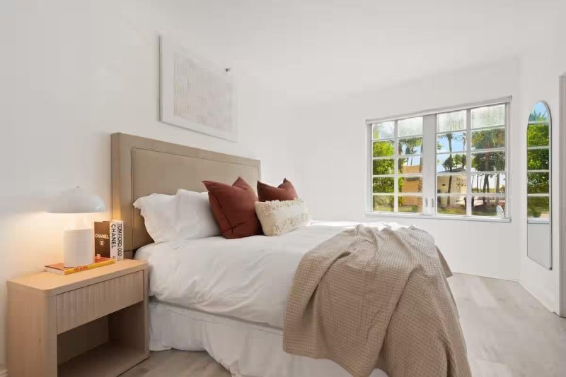 Condo for sale at Barbizon Beach Club