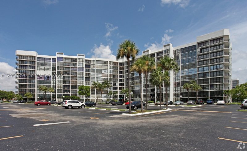 Condo for sale at Oceanview Park 410