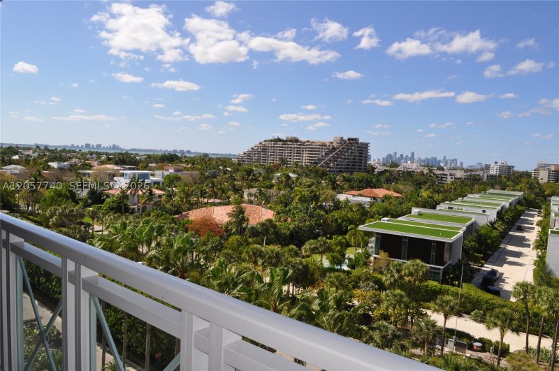 Condo for sale at Grand Bay Tower 708