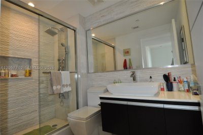 Comprar apartamento en Grand Bay Tower 708