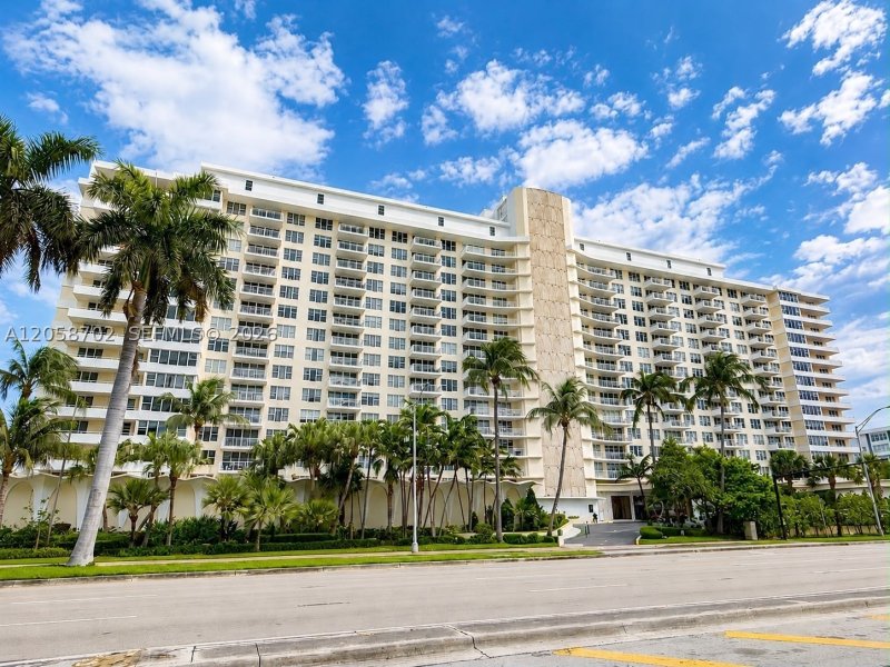 Apartment for rent at 5600 Collins 17U