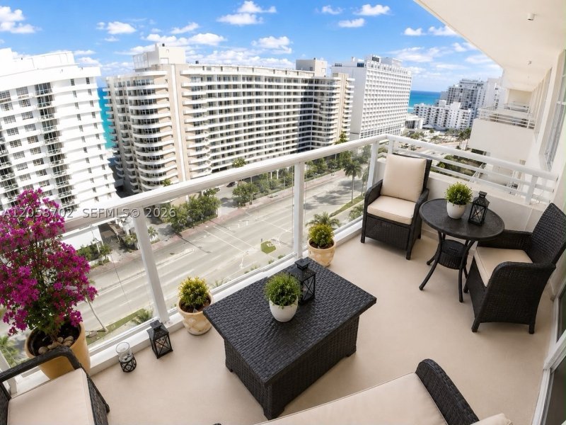 Apartment for rent at 5600 Collins 17U