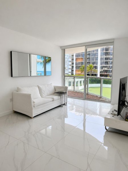 Apartment for rent at Akoya 811