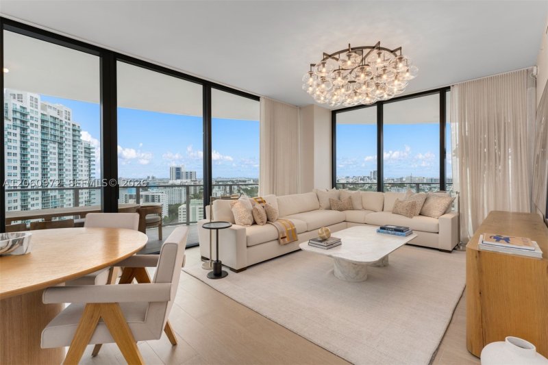 Comprar apartamento no Five Park Miami Beach 2105