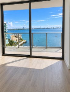 Icon Bay Apt #906