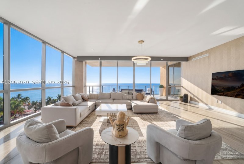 Alquiler de apartamento en Mansions at Acqualina 601