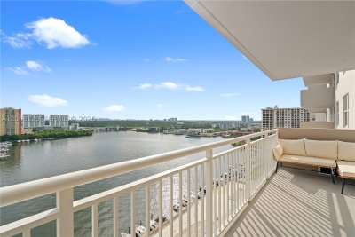 Aluguel de apartamento no Winston Towers 1803