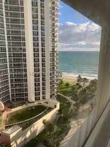 Comprar apartamento no Aventura Beach Club 328