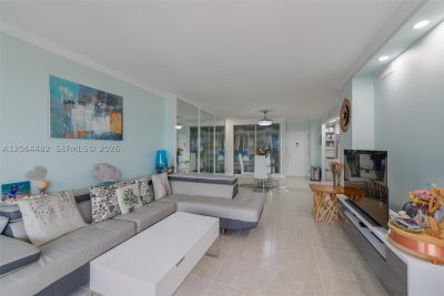 Aluguel de apartamento no The Hemispheres 11K