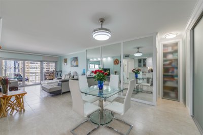 Aluguel de apartamento no The Hemispheres 11K