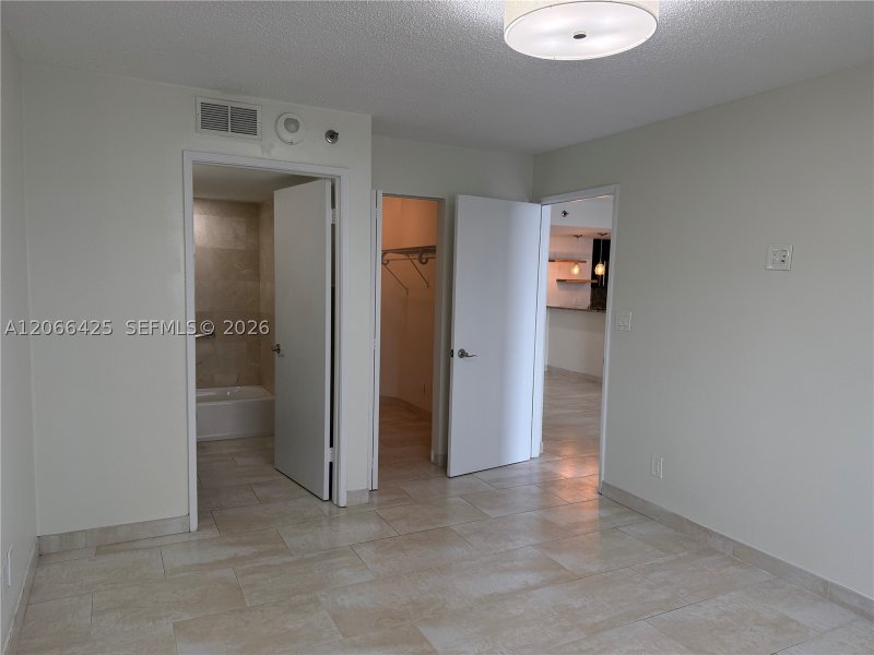 Apartment for rent at Isola Brickell Key 1914