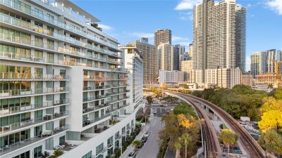 Comprar apartamento no Le Parc at Brickell 307