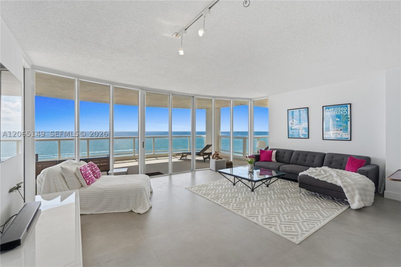 Condo for sale at La Tour 1503