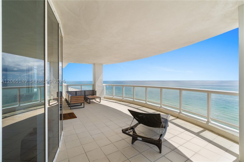 Condo for sale at La Tour 1503