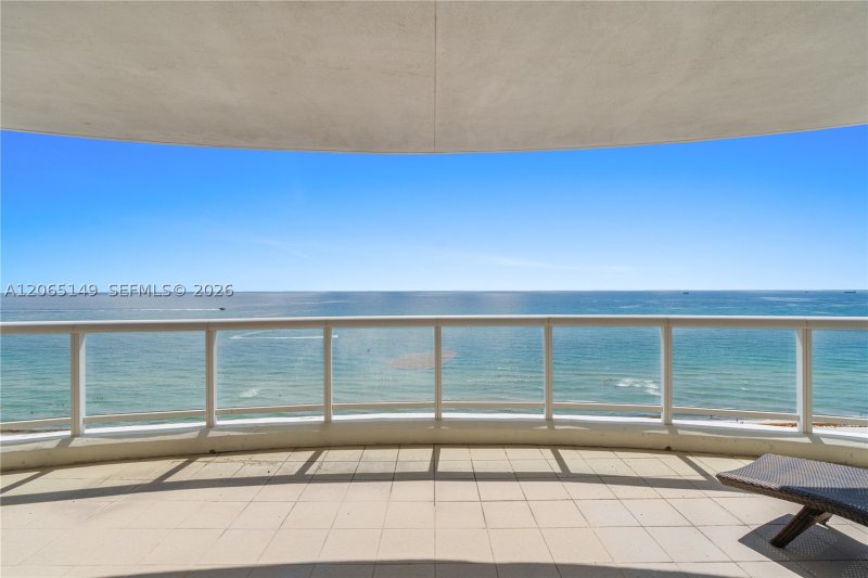 Condo for sale at La Tour 1503