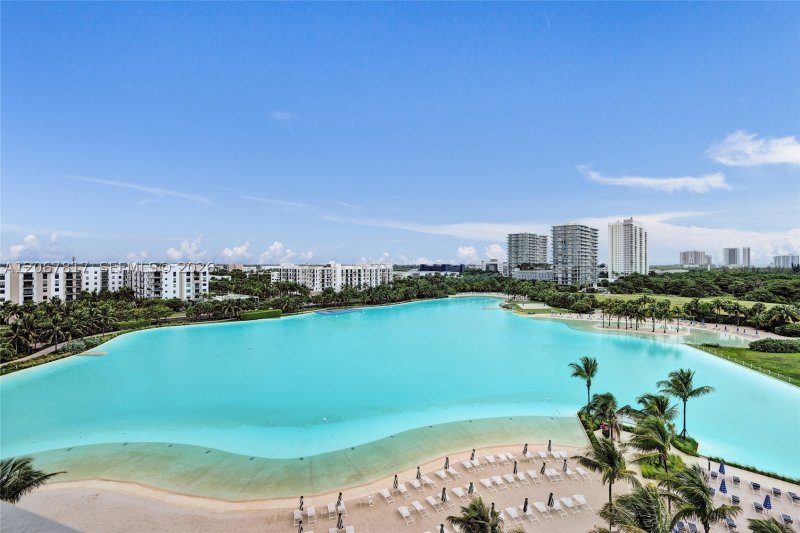 Condo for sale at One Park Tower by Turnberry 1805