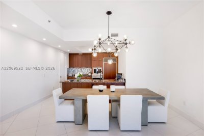 Aluguel de apartamento no Trump Tower Two 707