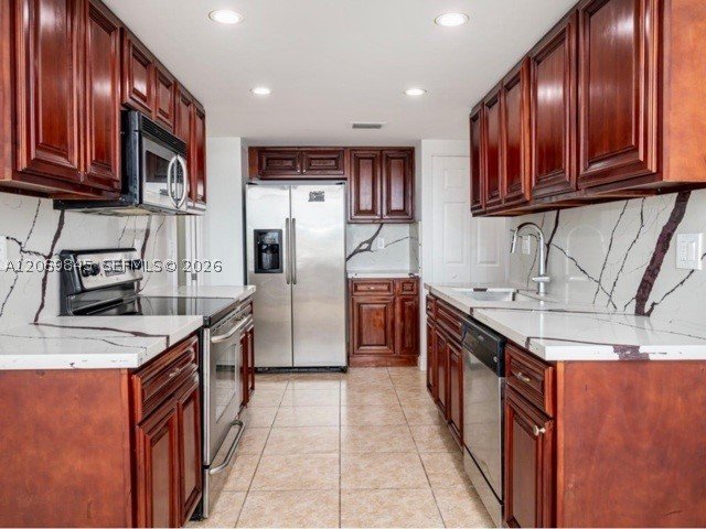 Apartment for rent at Oxford Towers 401