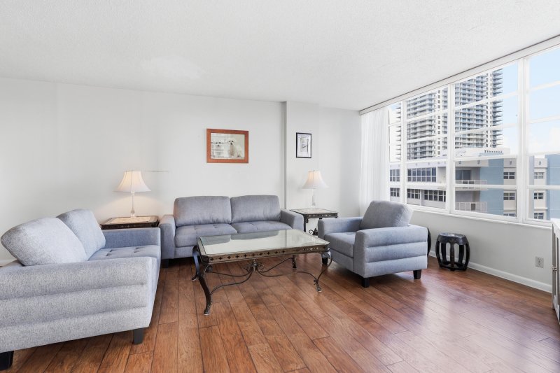 Condo for sale at Imperial Towers PH 1