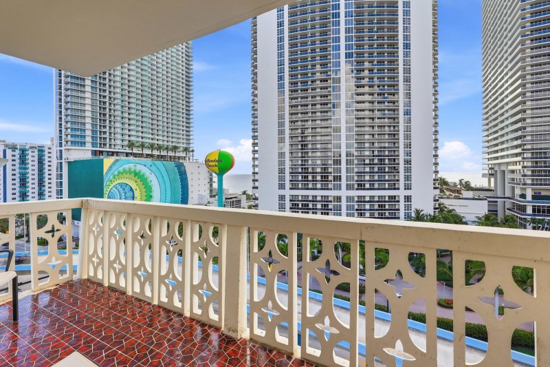 Condo for sale at Imperial Towers PH 1