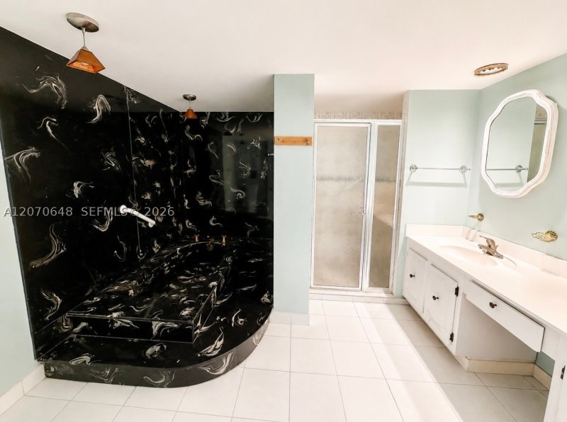 Condo for sale at Plaza Towers North 1202