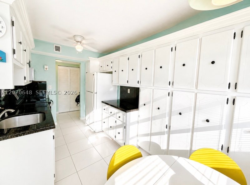 Condo for sale at Plaza Towers North 1202