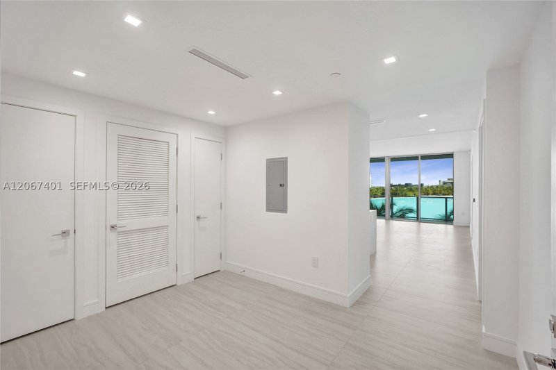 Condo for sale at One Park Tower by Turnberry 208
