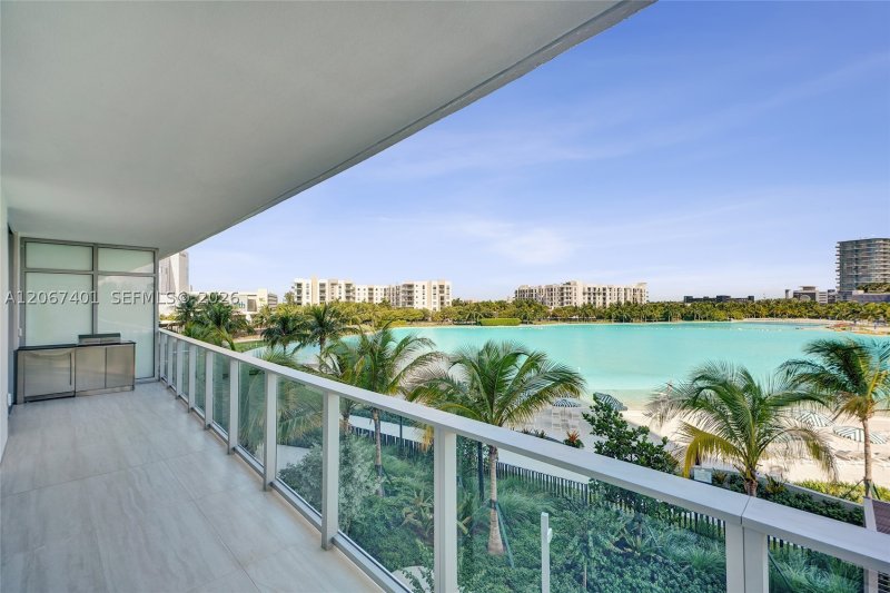 Condo for sale at One Park Tower by Turnberry 208