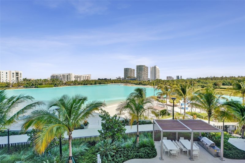 Condo for sale at One Park Tower by Turnberry 208