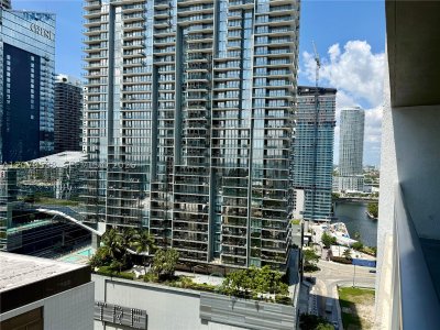 Comprar apartamento en 500 Brickell West Tower 2404