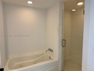 Comprar apartamento en 500 Brickell West Tower 2404