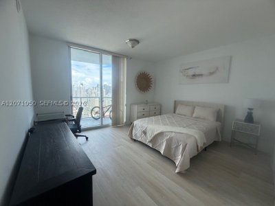 Alquiler de apartamento en Latitude On The River 3803