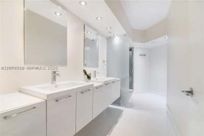 Comprar apartamento no Turnberry Village South 620