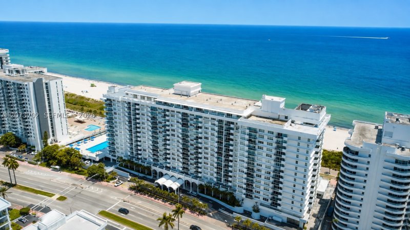 Condo for sale at Pavilion 1009