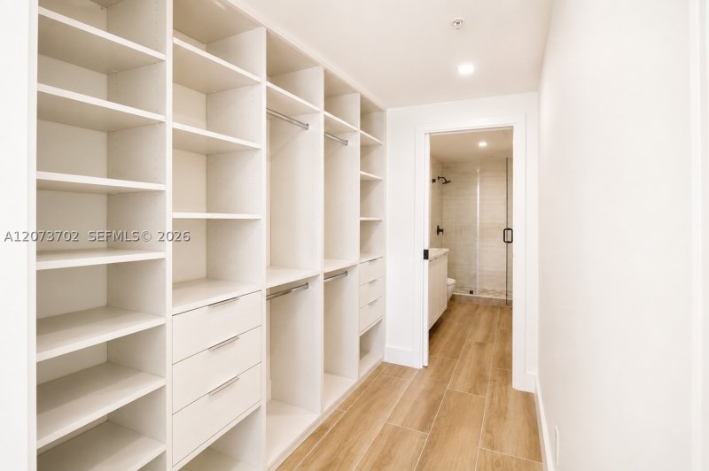 Condo for sale at Pavilion 1009