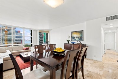 Comprar apartamento no Brickell Place B1411