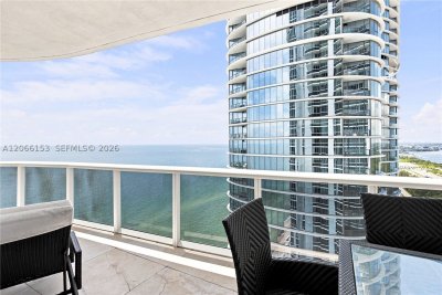 Comprar apartamento no Trump Tower Three 2802