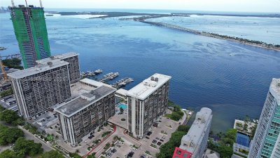 Comprar apartamento no Brickell Place II 1501D